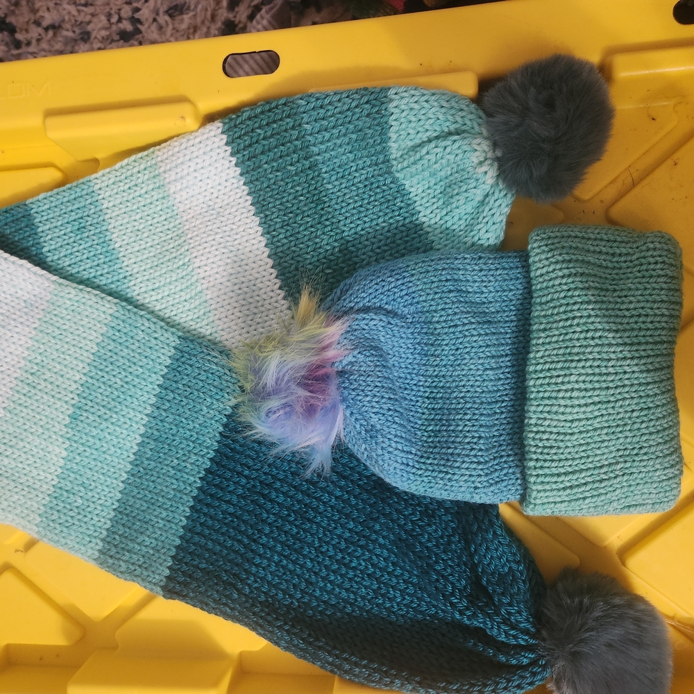Brand New!  Sea Of Green Beanie Scarf Set Hand Knitted